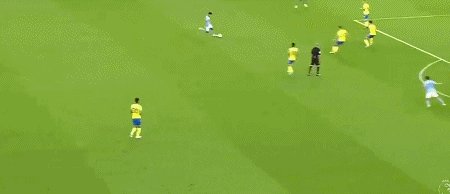 1661988943076037932.gif 曼城.gif