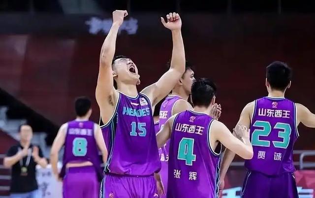 九游体育app-京粤大战北京8分胜！周琦篮下统治力拉满！内线对决成胜负关键